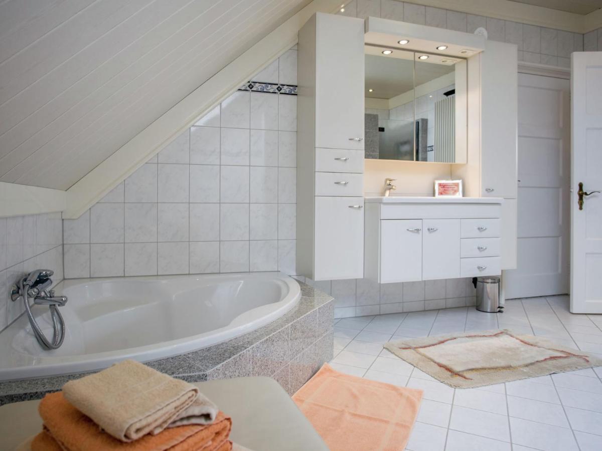 Boutique Apartment In Ritthem With Terrace Esterno foto